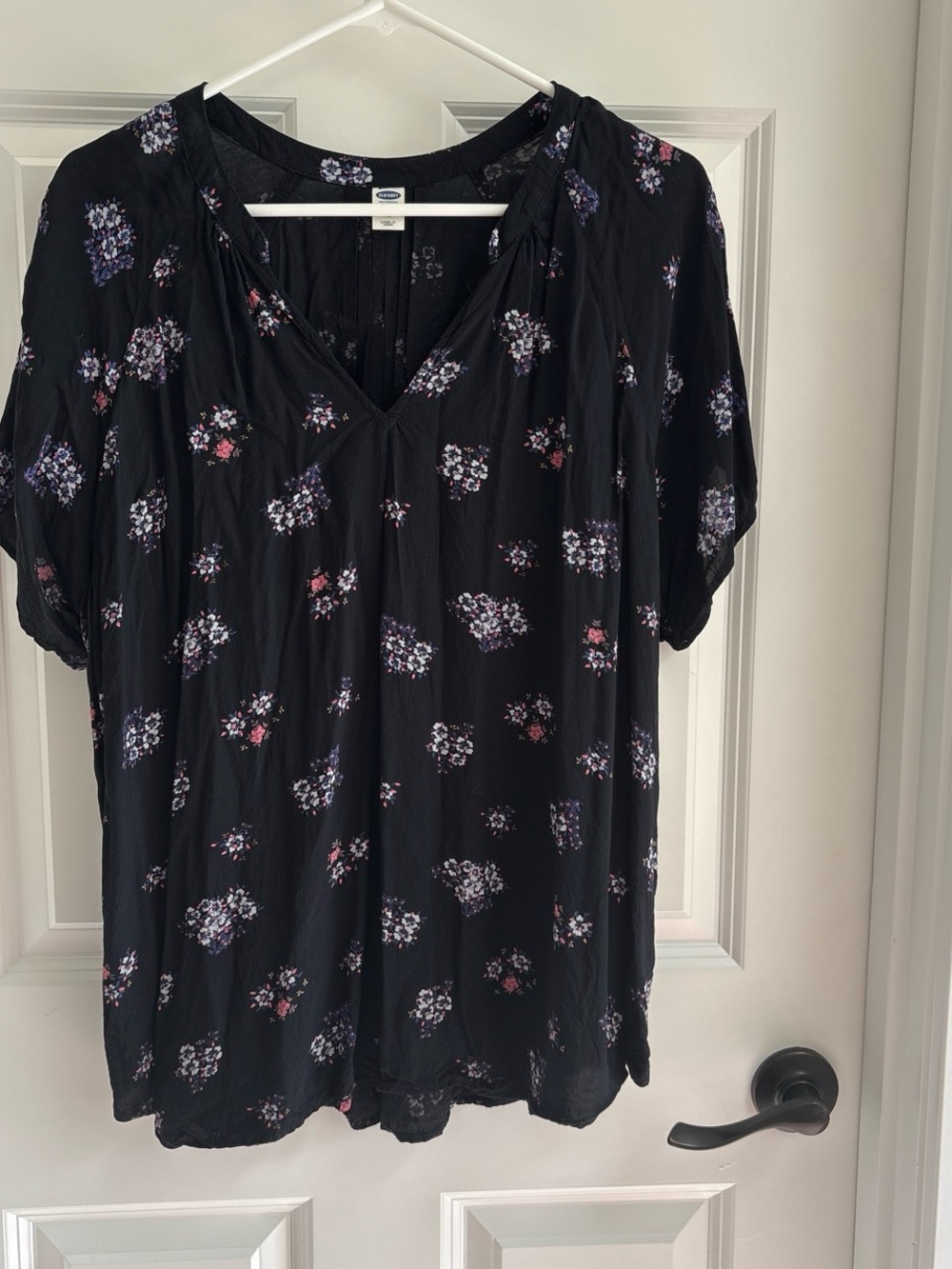 Old Navy Black Floral V-Neck Short Sleeve Blouse